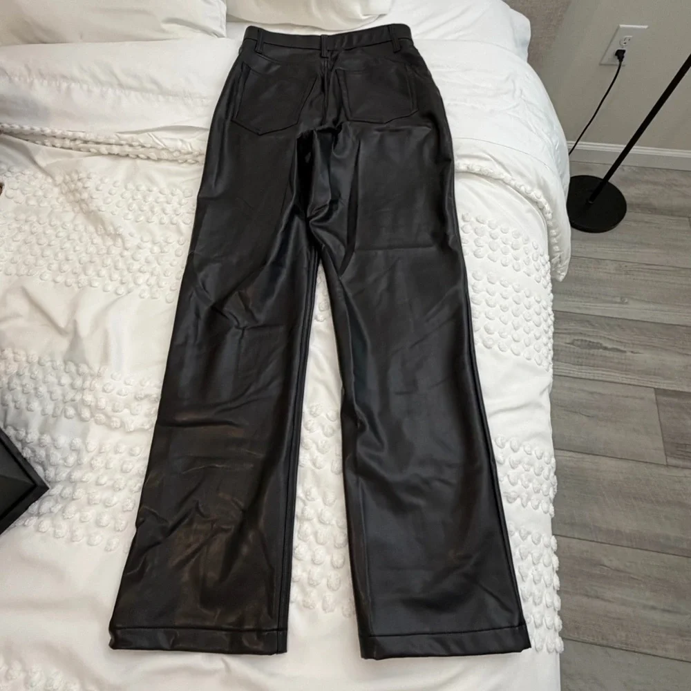 Abercrombie & Fitch Curve Love Vegan Leather 90s Straight Pant Black Size 27 - Picture 3 of 9